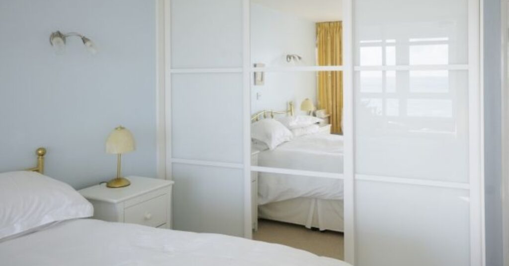 Sliding Doors in Small Bedroom 